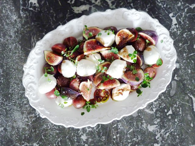 Caperes Salad with figs, tomatoes and Mozarella