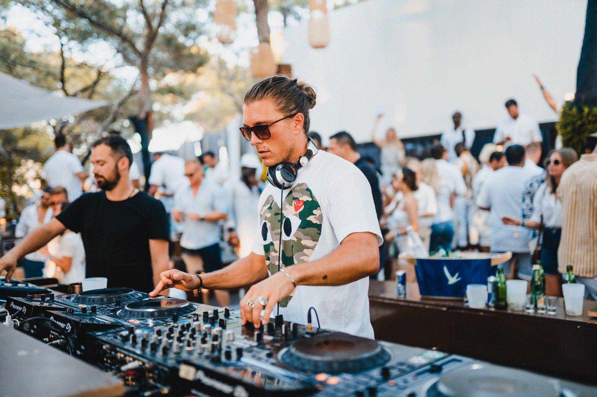YACHT WEEK on the RADIO