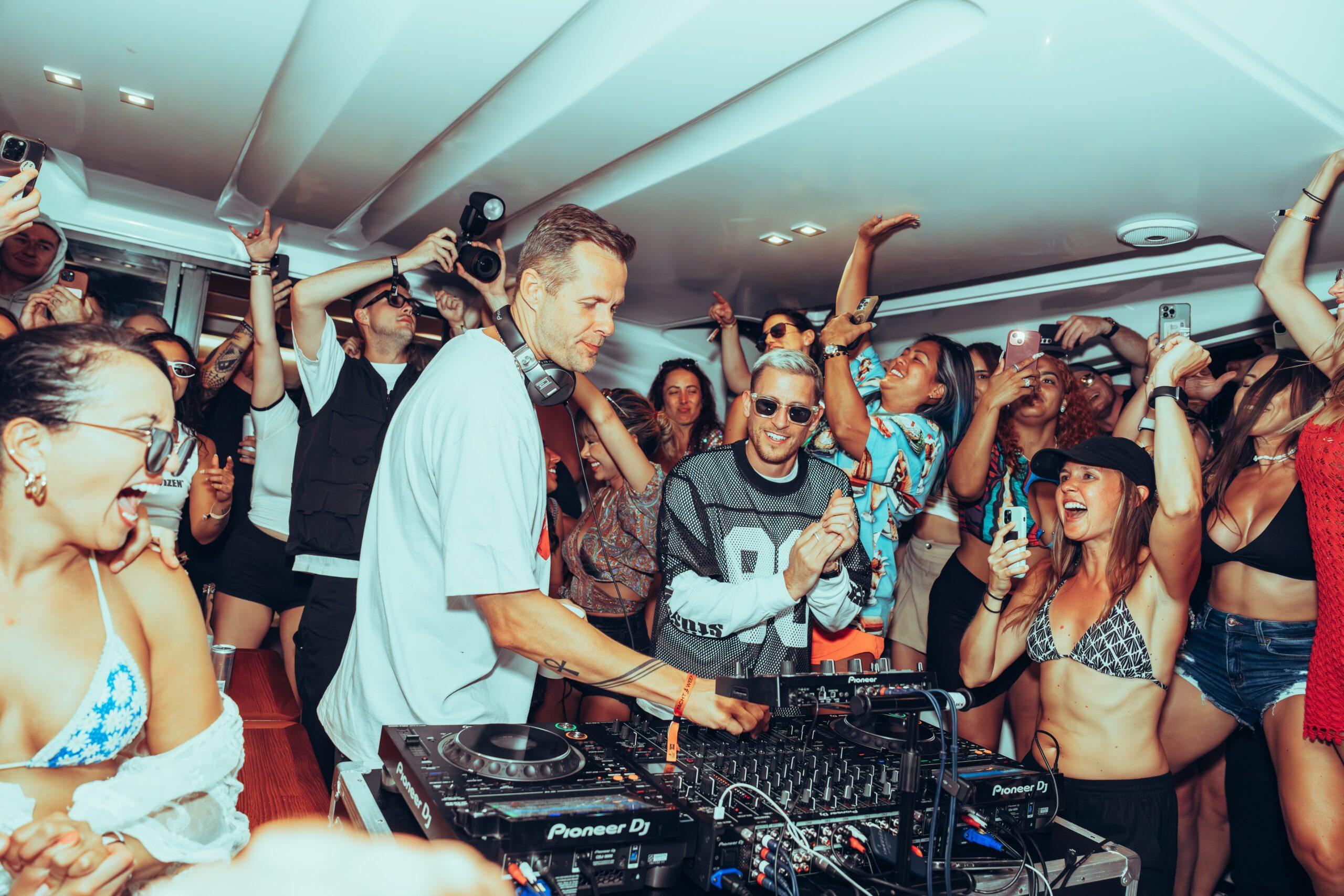 DJ